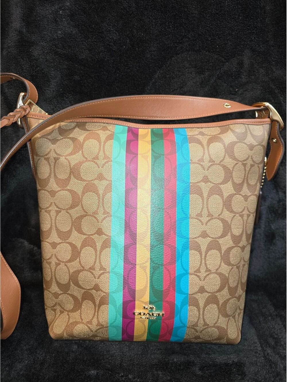 38. NWOT 2021 Coach Val Duffle in Signature Canvas